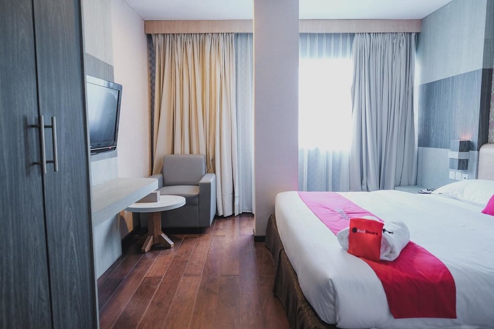Premium Room (RedDoorz) - Photo 3