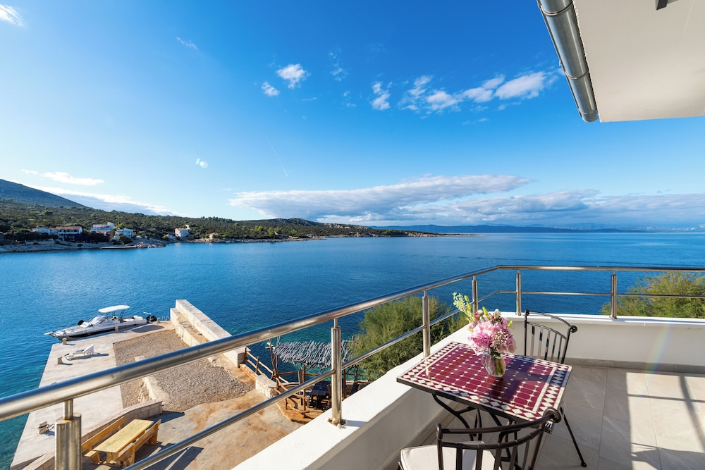 Family Room, Balcony, Sea View photo 3