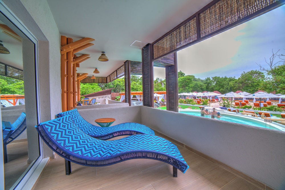 Superior Double Room, 1 Queen Bed, Pool View