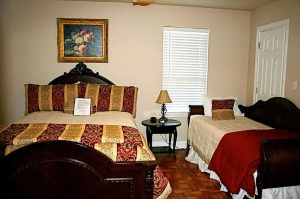 Standard Triple Room, Ensuite (Mount Livermore (shared b)