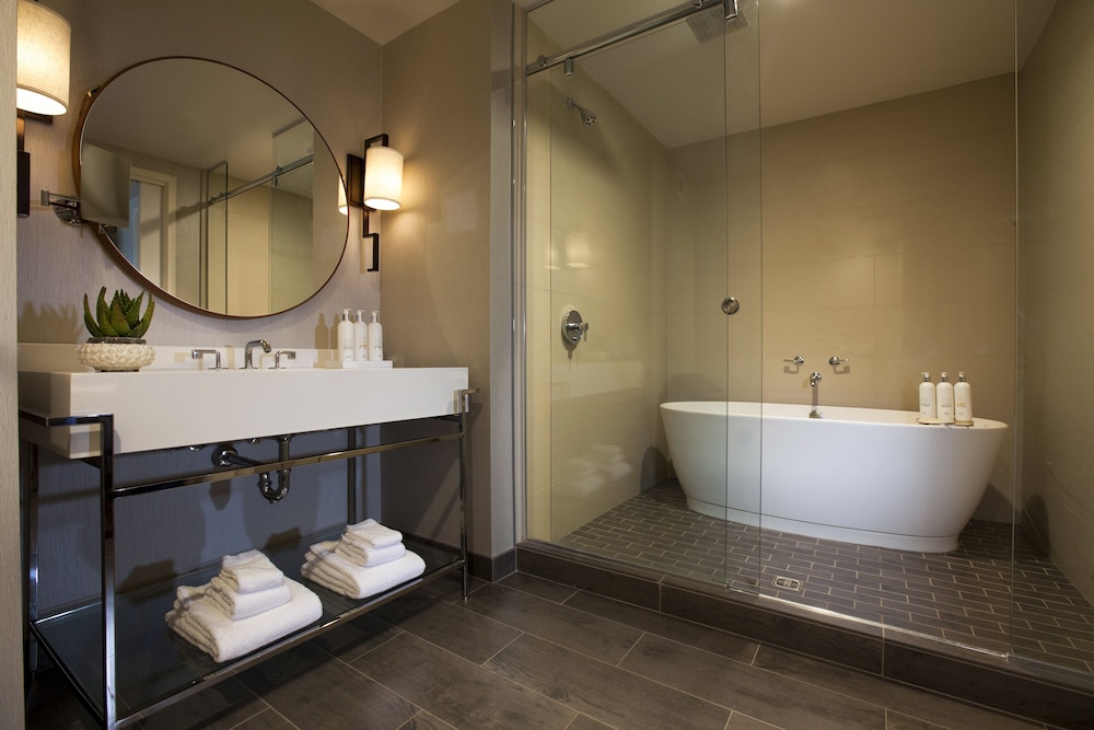 Suite, 1 King Bed (Additional Living Area) - Photo 9