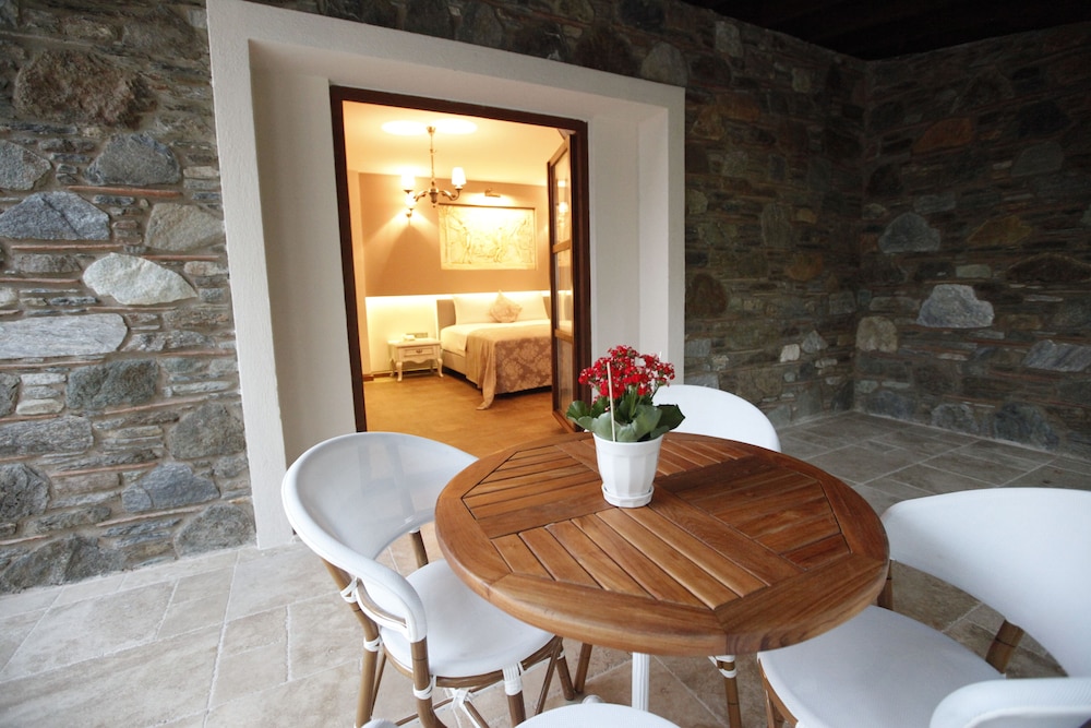 Family Quadruple Room, Patio, Garden View photo 2