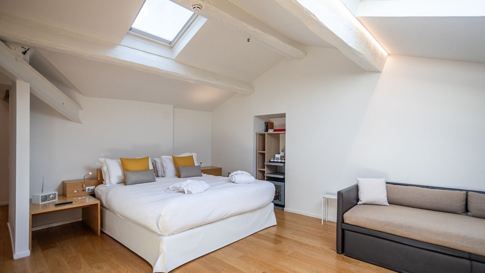 Signature Studio Suite - Photo 1