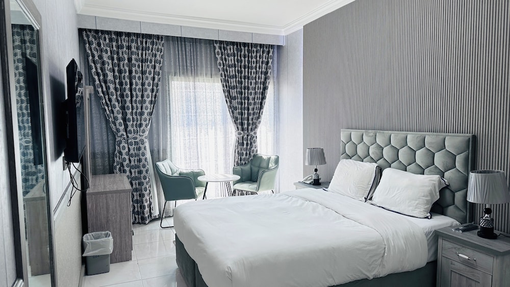Deluxe Double Room, 1 King Bed photo 3