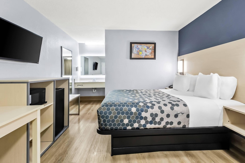 Standard Room, 1 Queen Bed - Photo 1