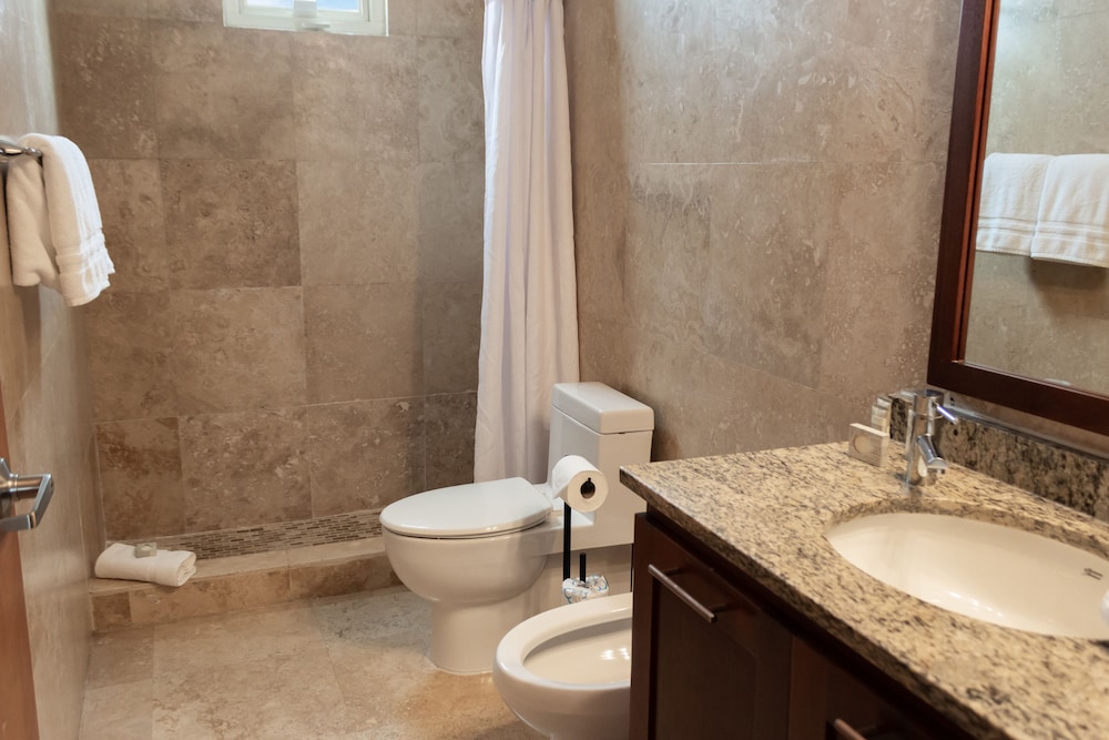 Deluxe Suite - Photo 3