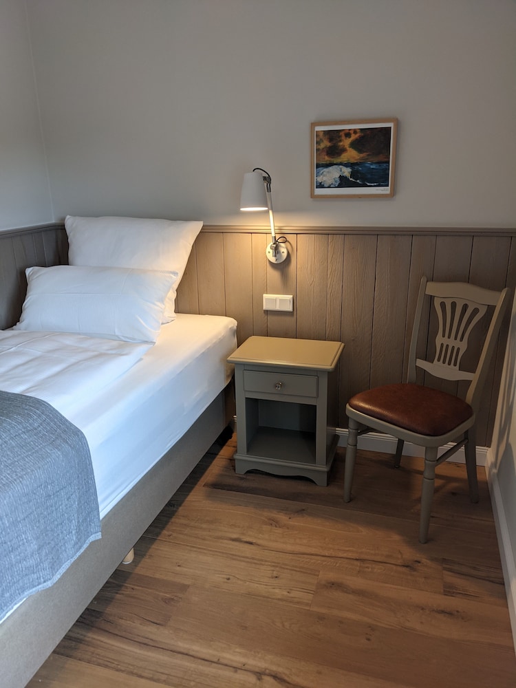 Comfort Single Room, 1 Twin Bed, Non Smoking, Courtyard View (West) photo 3