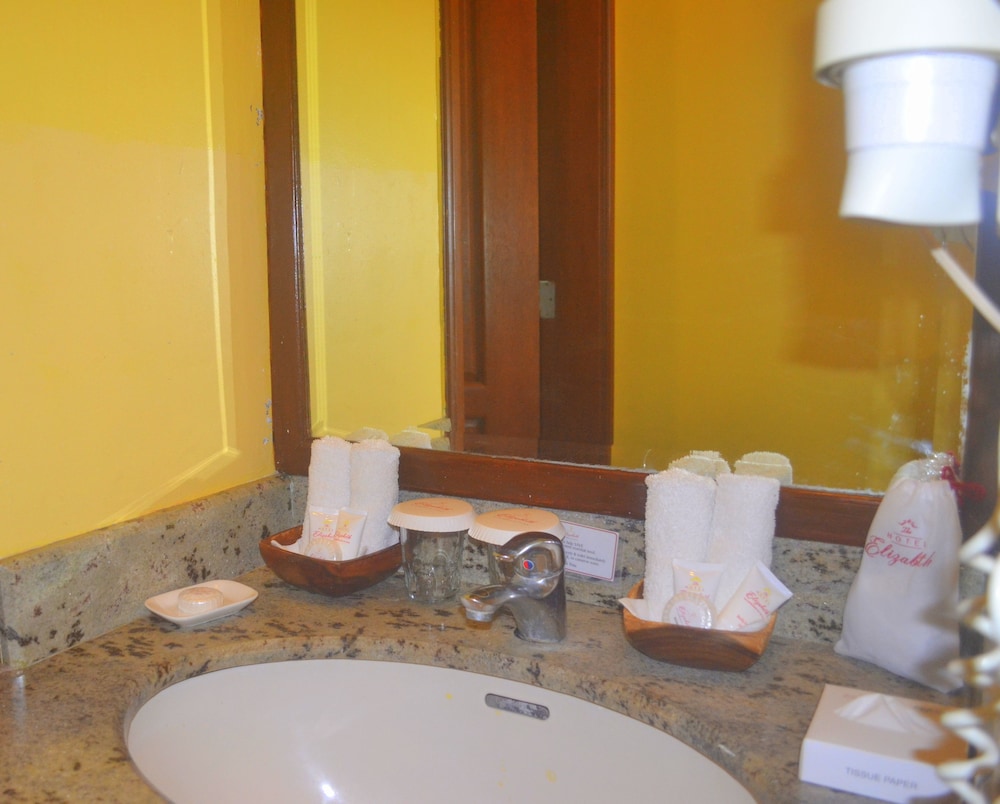 Deluxe Room - Photo 10