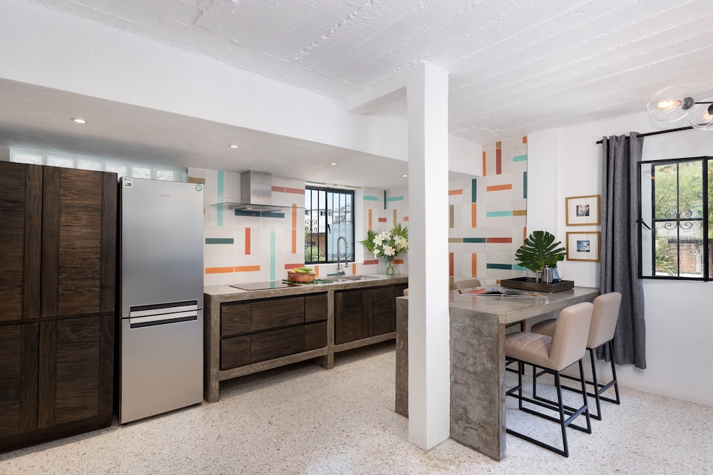 Cuale Condos 2 Bedroom #302 Romantic Zone