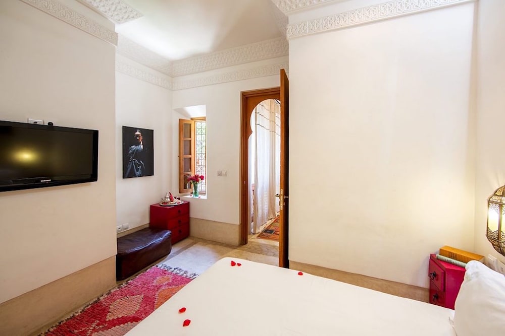 Deluxe Suite - Photo 6