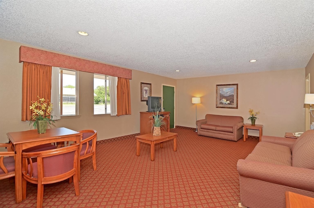 Suite, 1 King Bed, Non Smoking photo 1