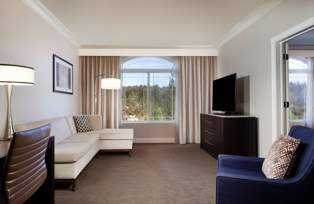 Deluxe Suite, 1 Bedroom - Photo 10