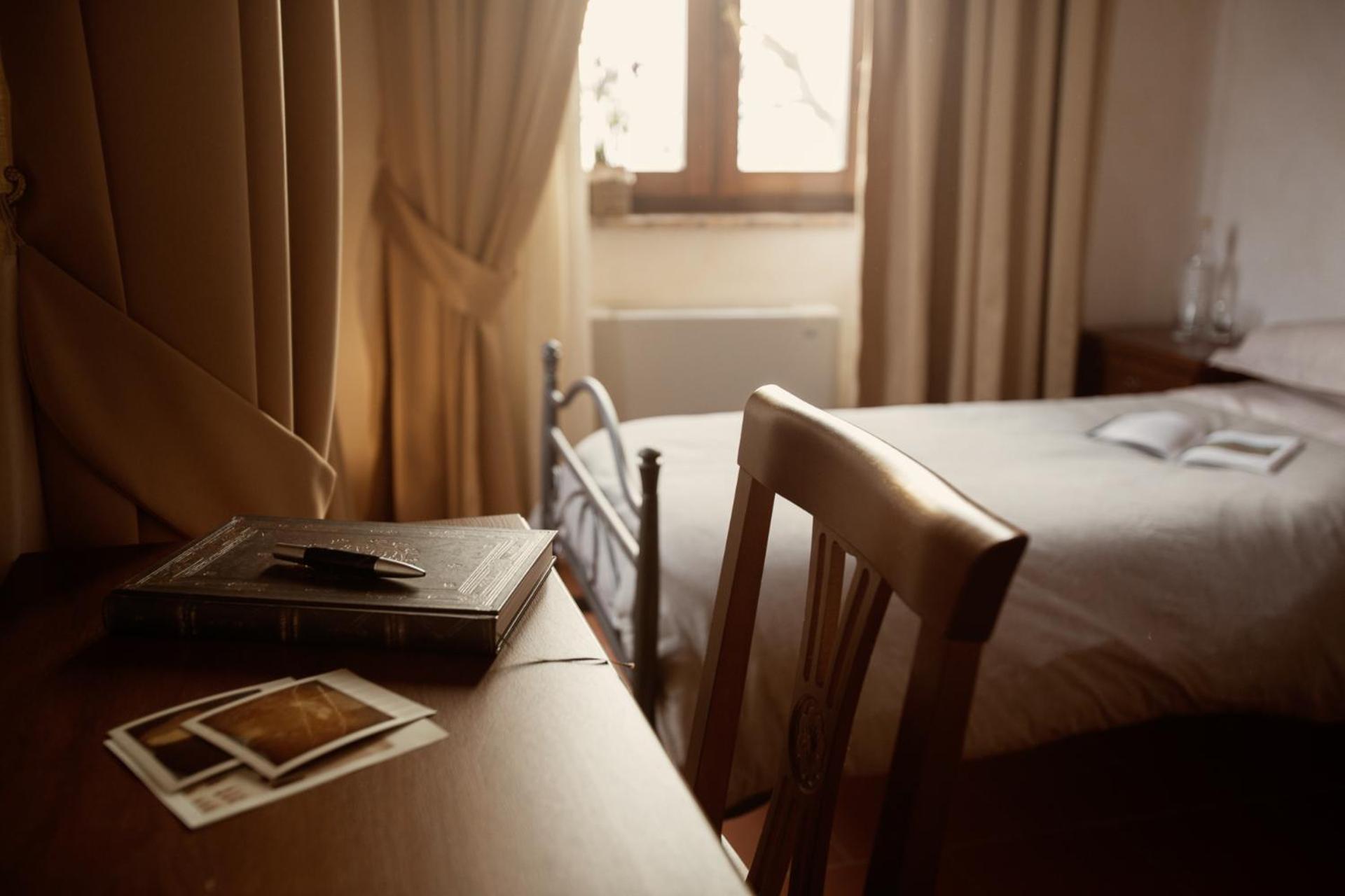 Small Single Room photo 3