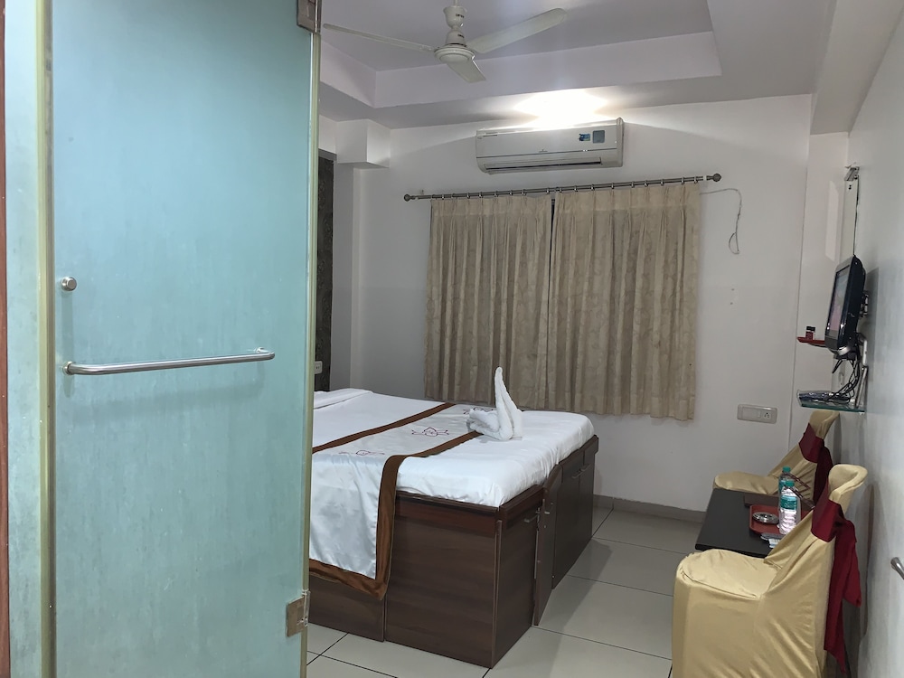 Deluxe Ac Room - Photo 7
