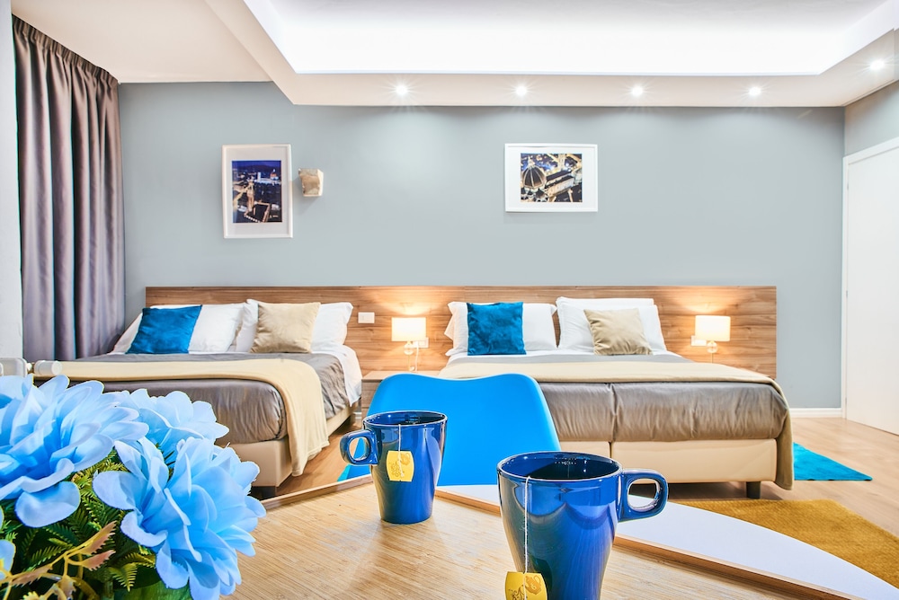 Family Room, 1 Bedroom photo 2