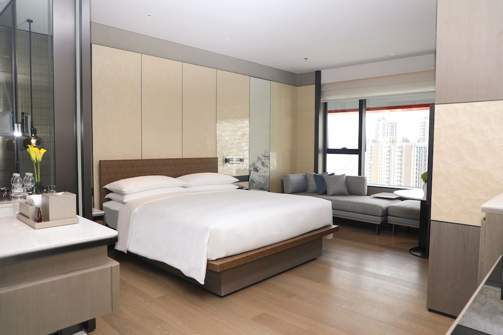 Superior Room, 1 King Bed, City View - Photo 5