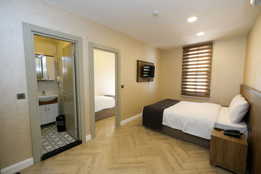 Standard Triple Room photo 2