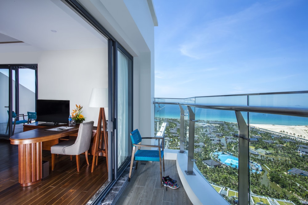 Deluxe Double or Twin Room, Partial Sea View