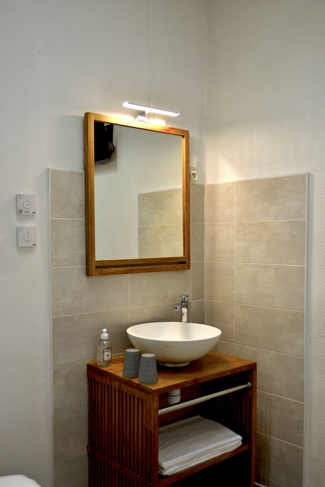 Economy Double Room, Shared Bathroom photo 3