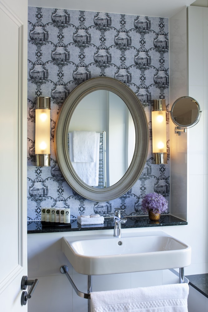 Superior Suite, 1 King Bed, Ensuite - Photo 7