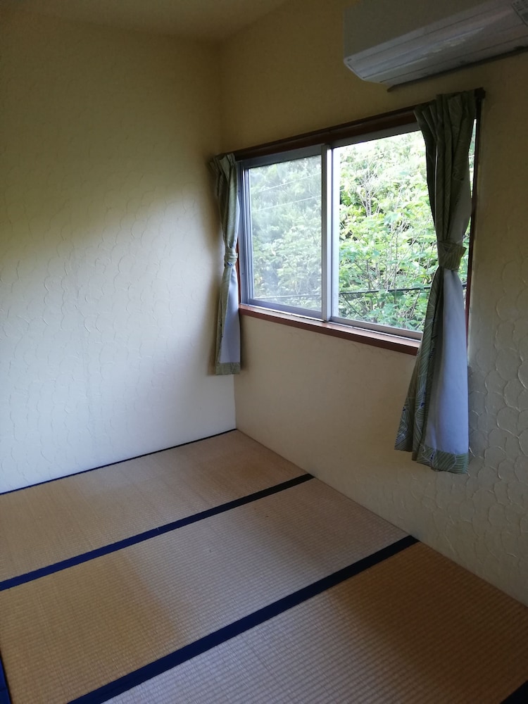 Japanese Style Room For 3 Guests, Shared Bathroom photo 3