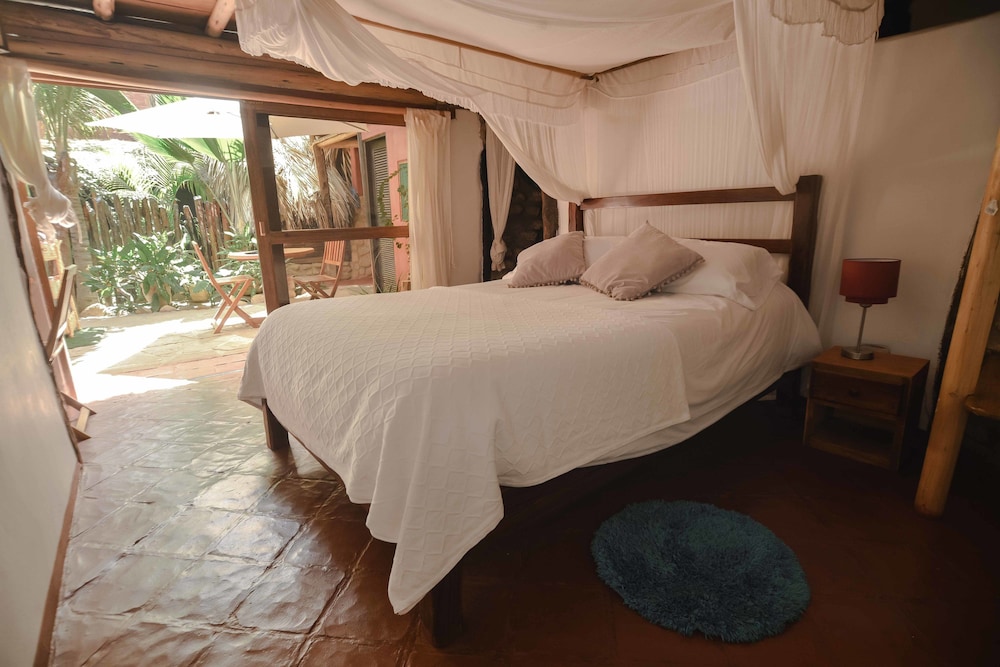 Double Room, 1 Queen Bed, Private Bathroom photo 3