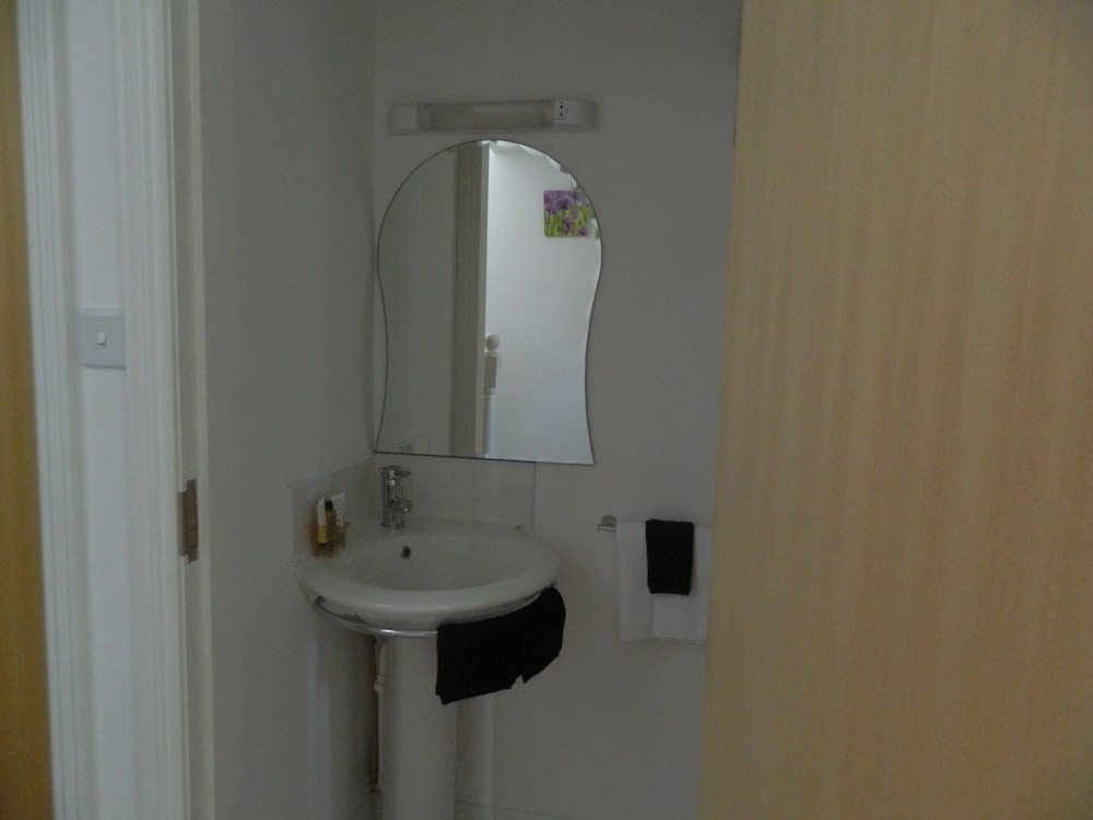 Superior House, Accessible, Ensuite (Superior Standard Home) photo 3