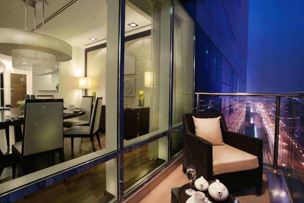 Deluxe Penthouse Three Bedrooms - Complimentary Transfer to Mall of the Emirates & Jumeirah Beach photo 2