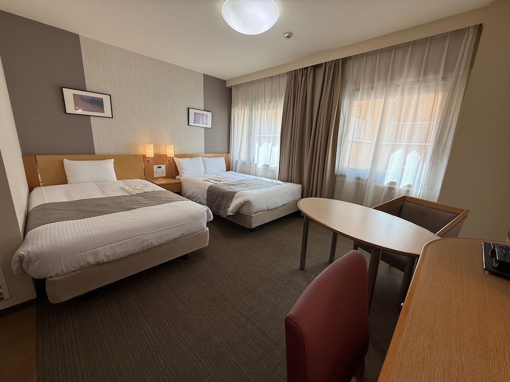 Twin Room, Non Smoking (for 3 People)