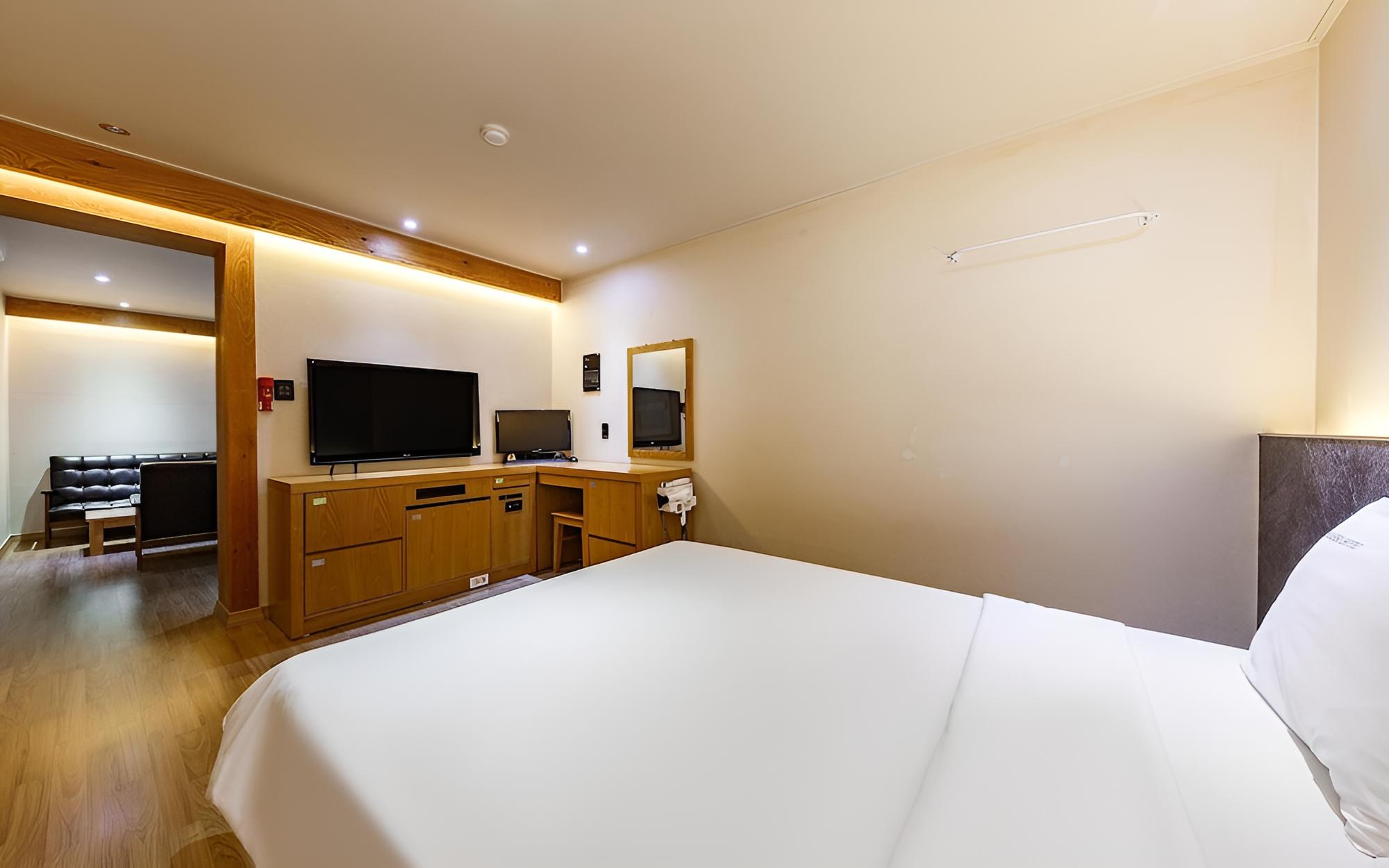 Room (VIP A (OTT)) photo 3