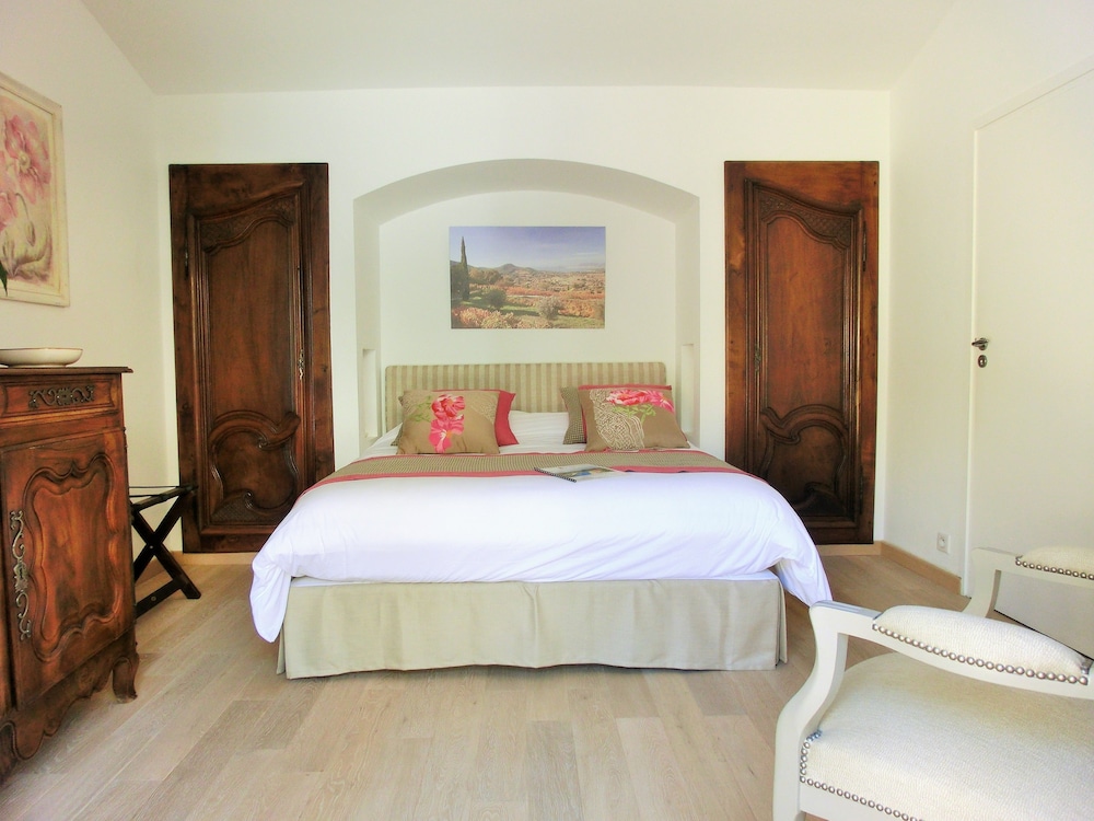 Deluxe Double Room, 1 Queen Bed, Non Smoking, Sea View photo 3