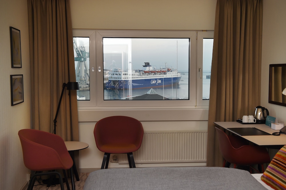 Standard Twin Room, Sea View - Photo 5