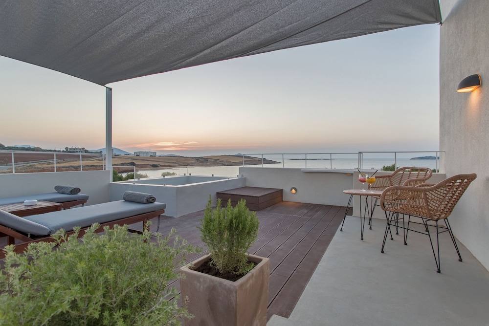 Suite Familiar Superior con Bañera de Hidromasaje al Aire Libre y Vista al Mar