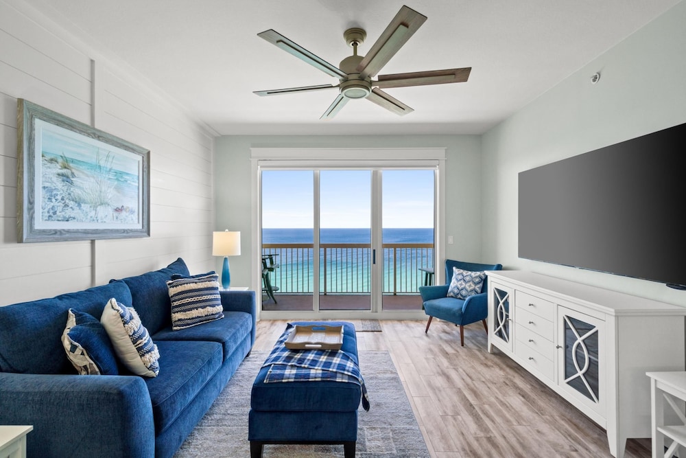 Condo, 3 Bedrooms, Ocean View, Beachfront (1808W)