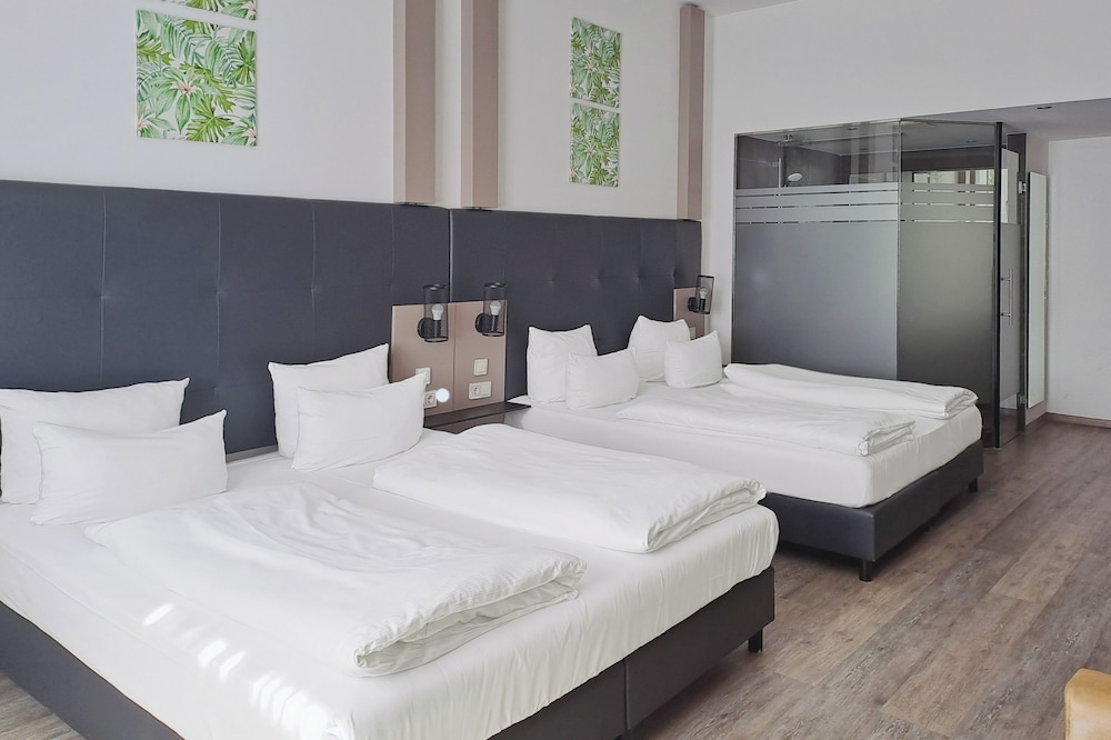 Family Room, Multiple Beds (Family Room) photo 3