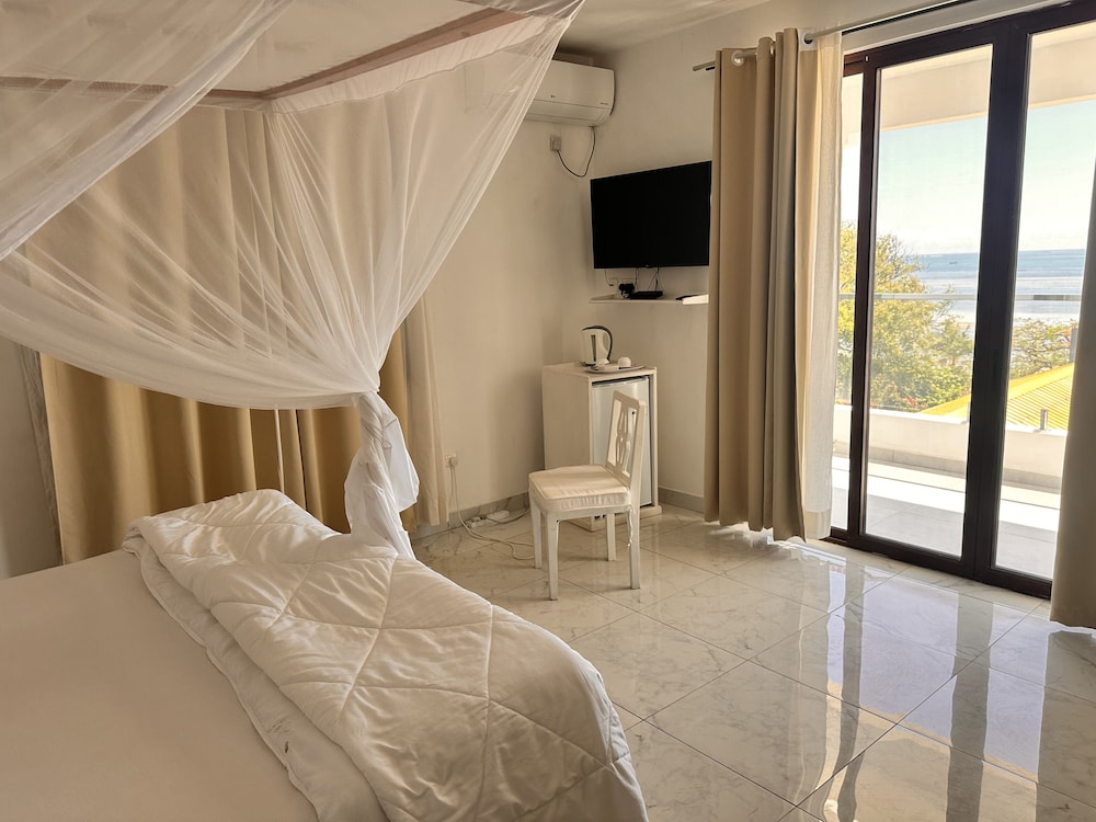 Deluxe Double Room, Beach View photo 2