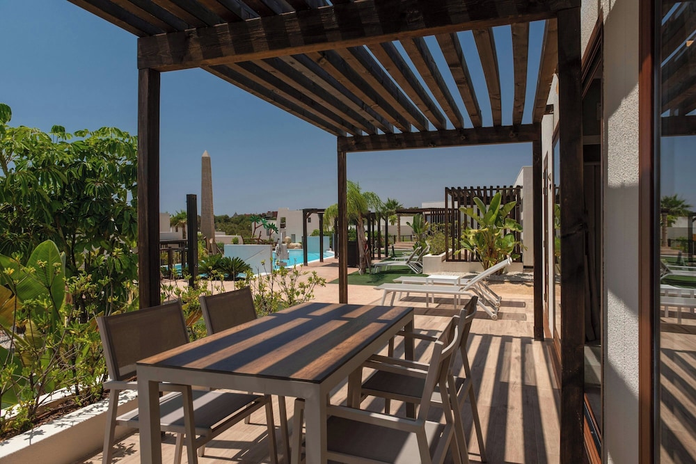 Premium Villa, 2 Twin Beds, Resort View (Balcony) - Photo 5