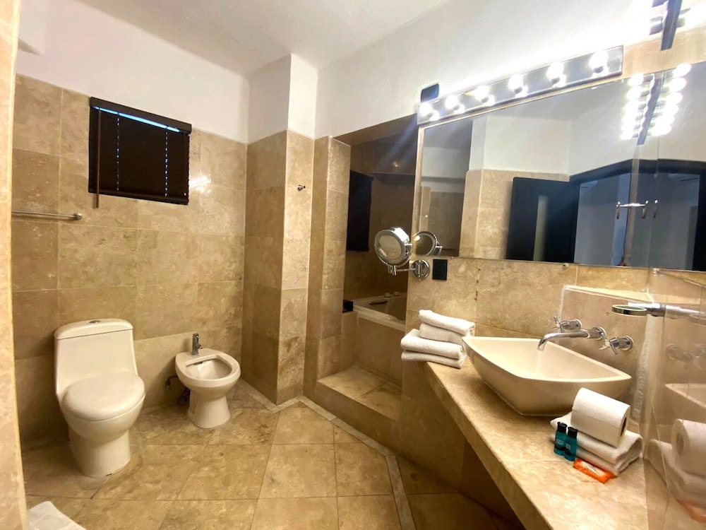 Deluxe Room - Photo 2
