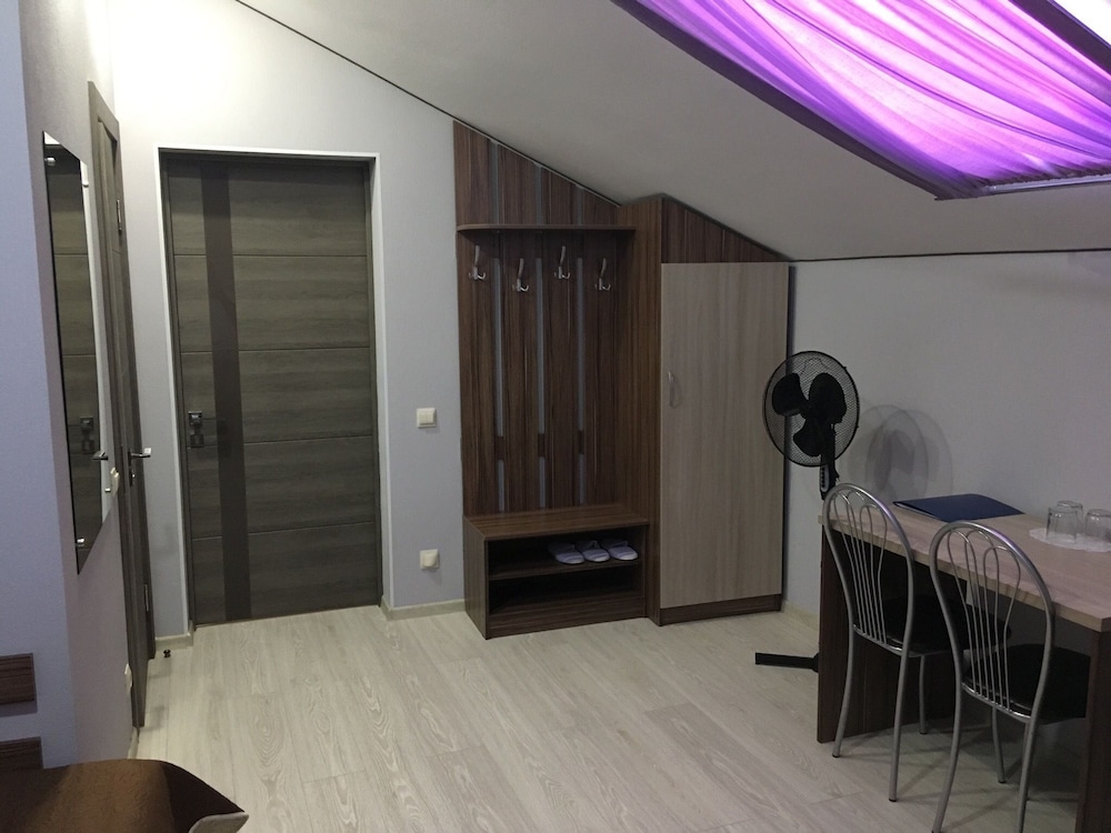 Basic Triple Room, 3 Twin Beds, Non Smoking photo 3