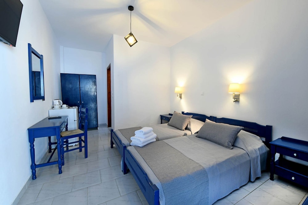 Economy Triple Room