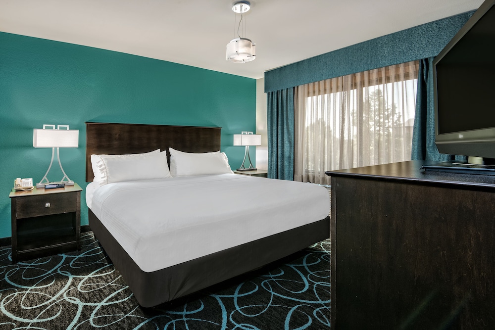 Standard Room, 1 King Bed - Photo 1