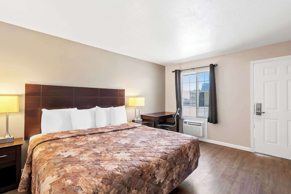 Room, 1 King Bed, Non Smoking