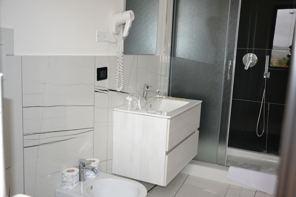 Classic Quadruple Room, Ensuite, Courtyard View photo 2