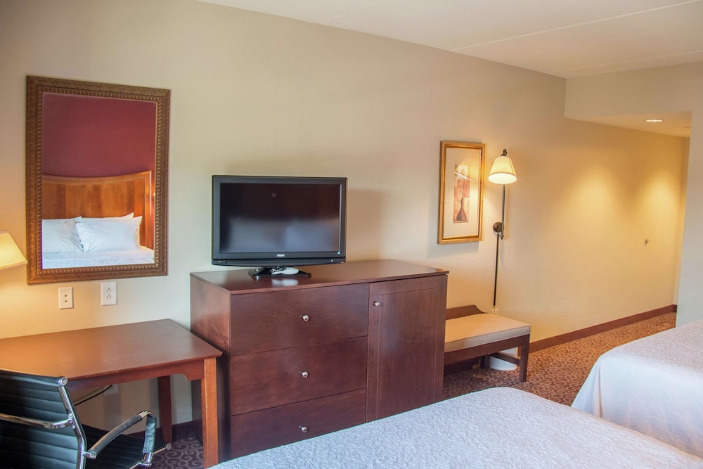 Room, 2 Queen Beds, Accessible, Non Smoking - Photo 1