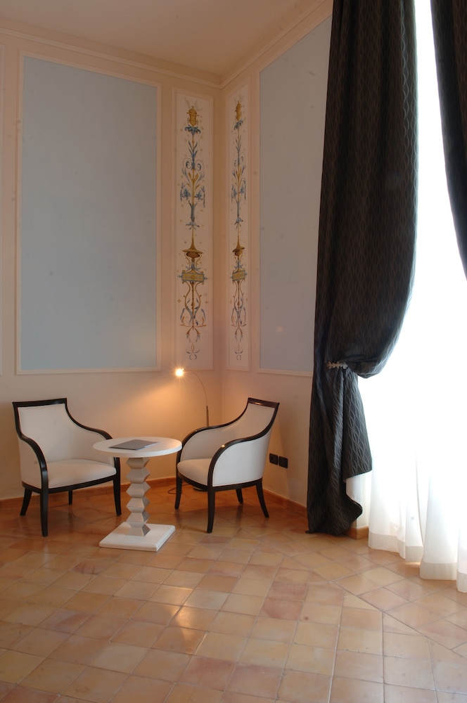 Deluxe Double or Twin Room photo 3