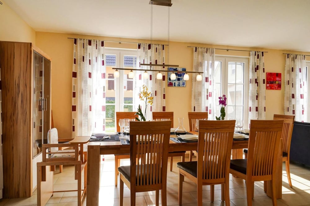 Deluxe House, 4 Bedrooms photo 2