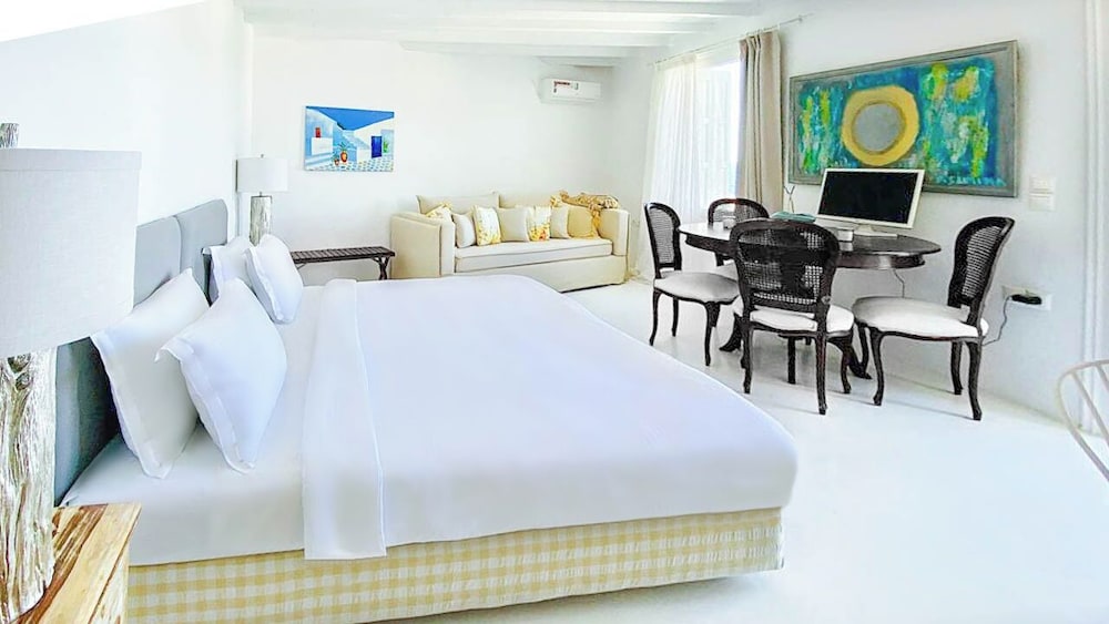 4 Bedroom Villa with Shared Pool - Sea View
