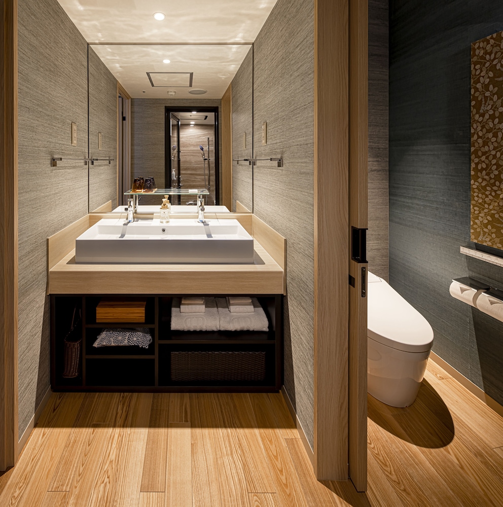 Premium Twin Room - Photo 3