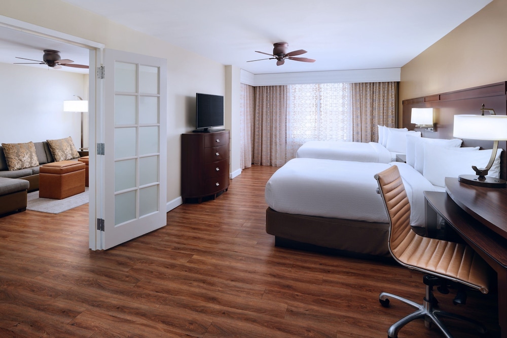 Suite, 1 Bedroom, Balcony - Photo 1