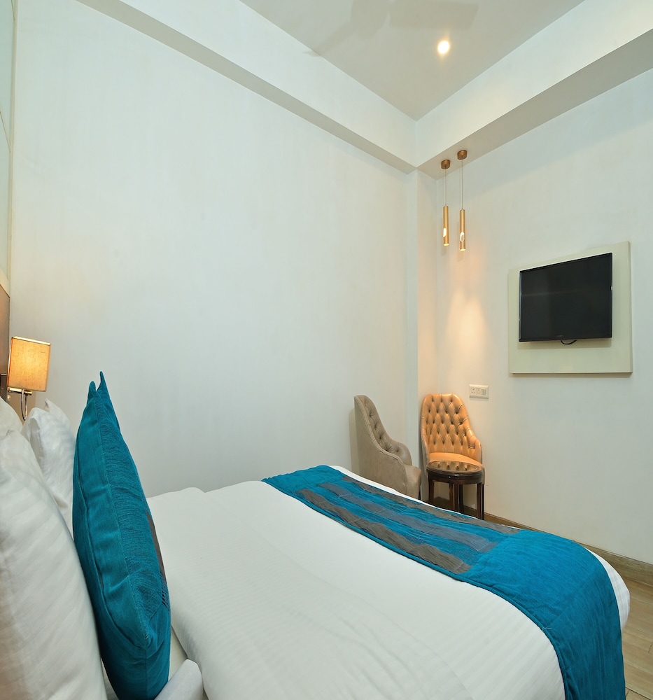Executive Room - Photo 8